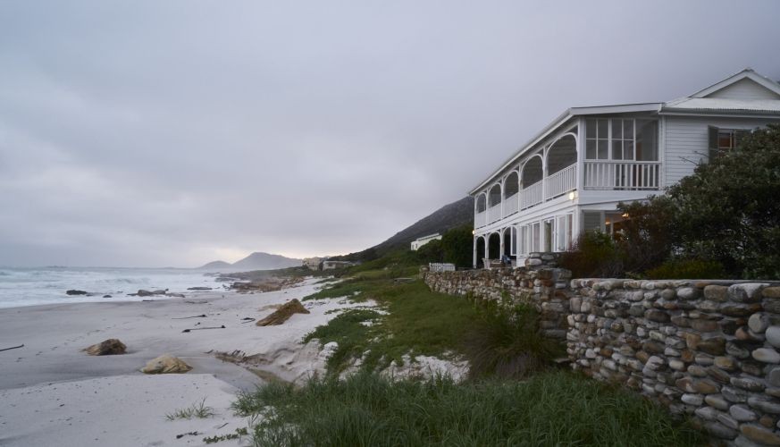 Perfect-Hideaways-The-Beach-House-Misty-Cliffs-1