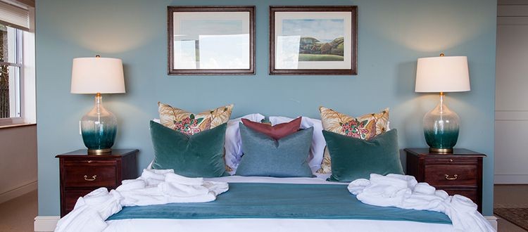 Mayflower-Superios-Suite-Bed-view