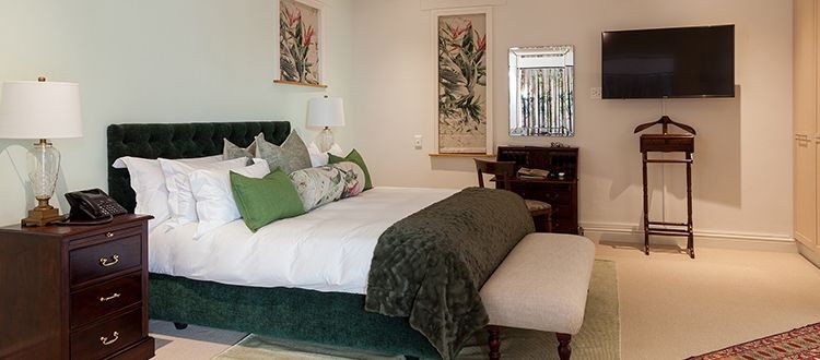 Victory-Courtyard-Suite-side-room-view