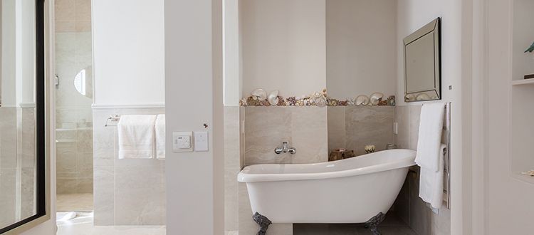 Victory-Coutyard-Suite-Bathroom-view