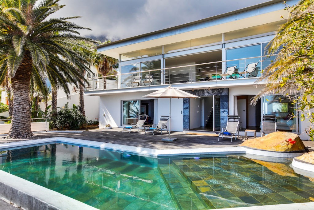 4-double-bedrooms_camps-Bay-vacation-rental_Cape-Concierge-1024x683