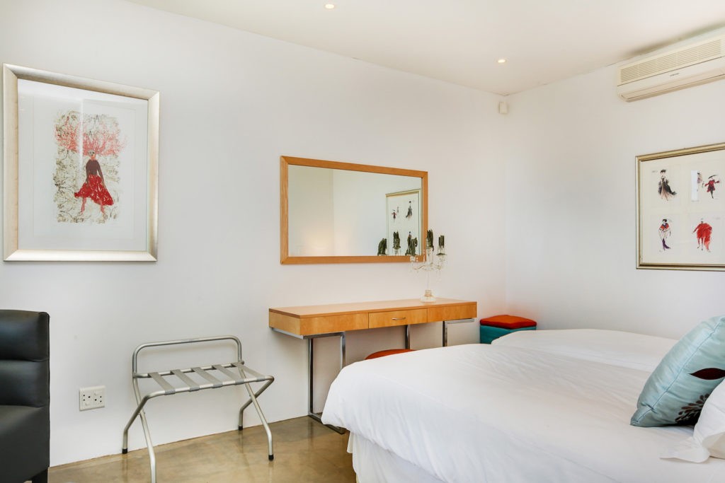 Four-bedroom-private-villa-in-Camps-Bay-1024x683