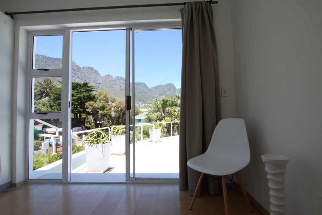 suite-bedroom-2-view