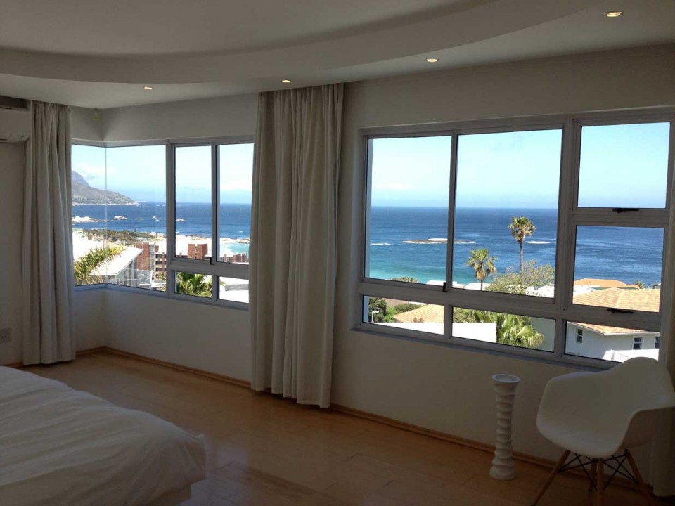 suite-main-bedroom-view