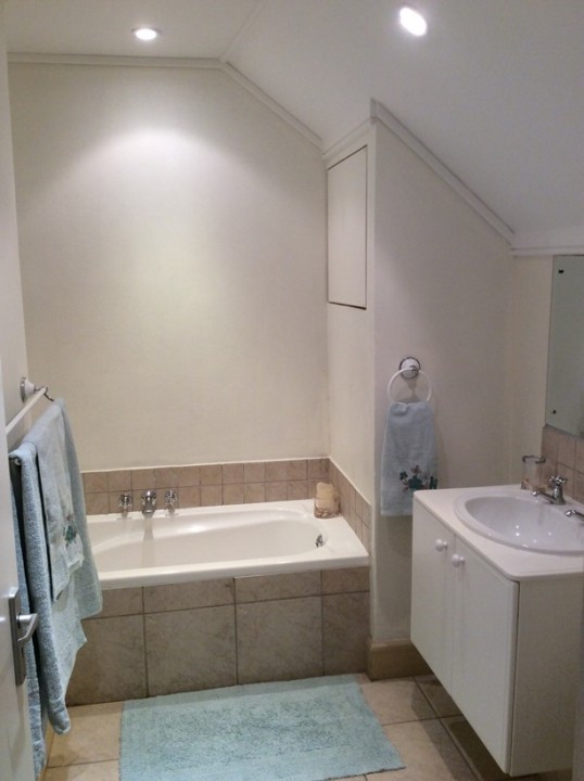 AB1 En-Suite Bathroom_M