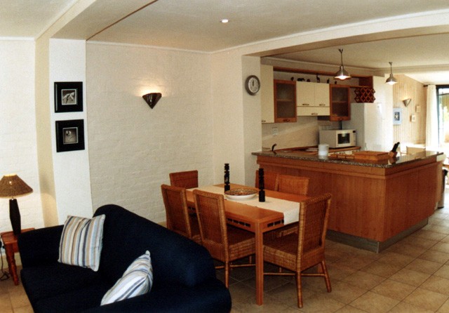 dining_area01640x480