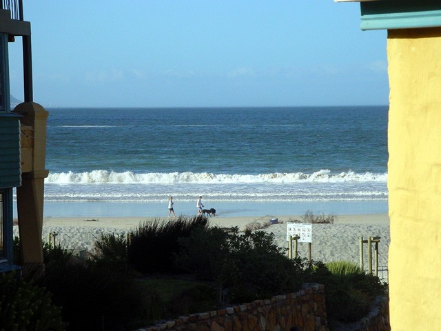 main_bedroom_to_sea01640x480