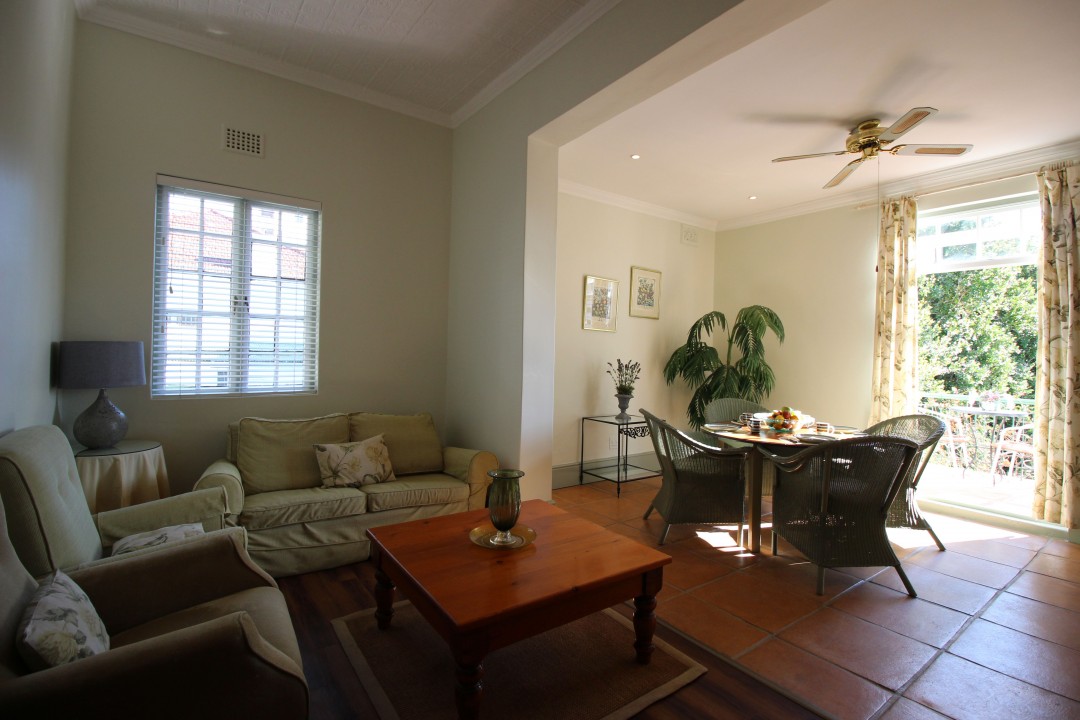 Suite 18 lounge diningroom