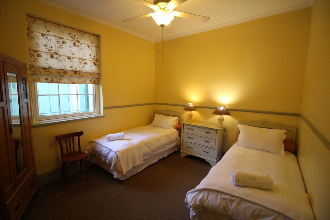 Twin bedroom fuller