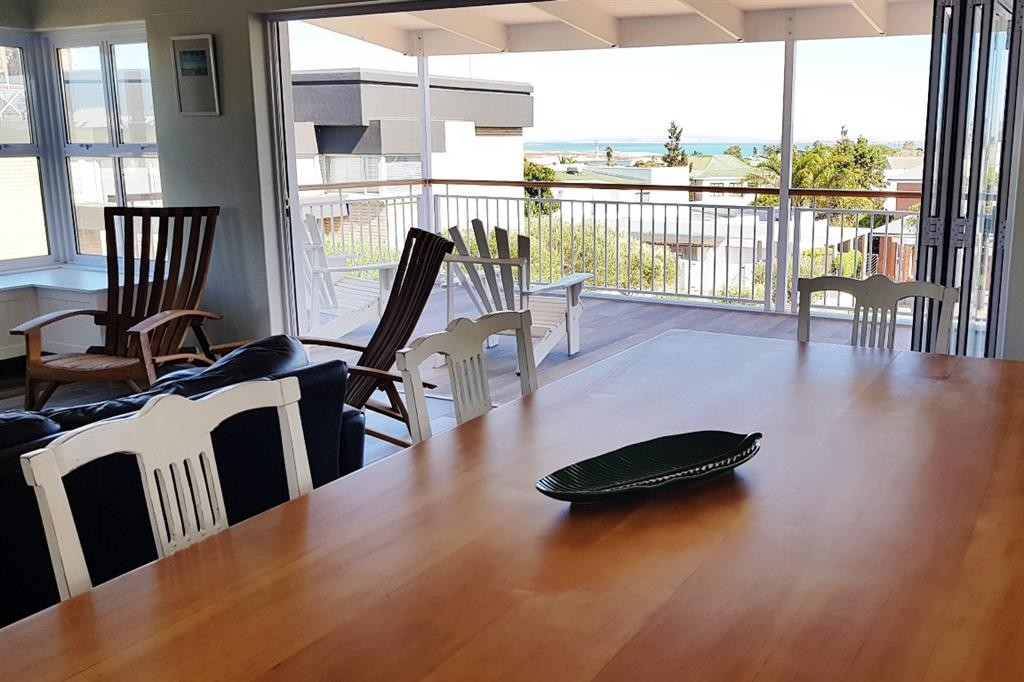 20181121_011648_AM_Dining_View