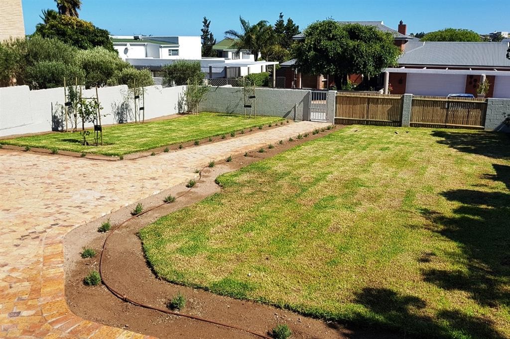 20181121_011702_AM_Enclosed_Yard