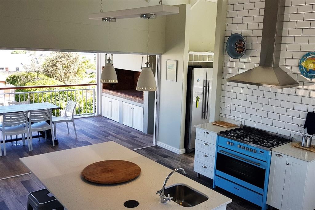 20181121_011717_AM_Kitchen_Patio