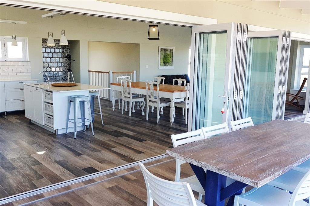 20181121_011746_AM_Living_Patio