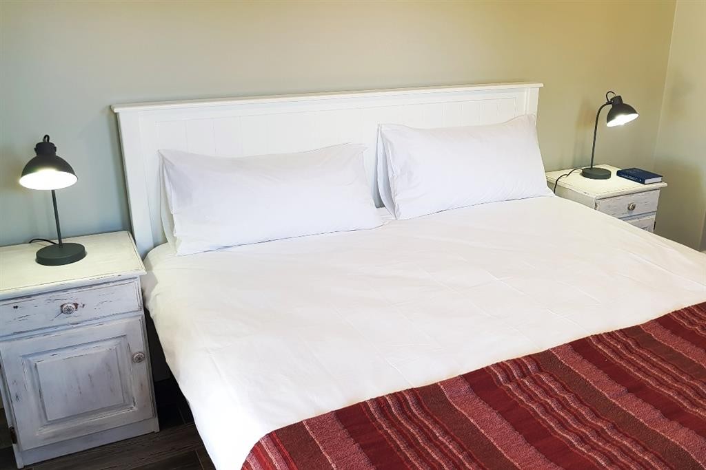 20181121_011800_AM_Master_Bedroom