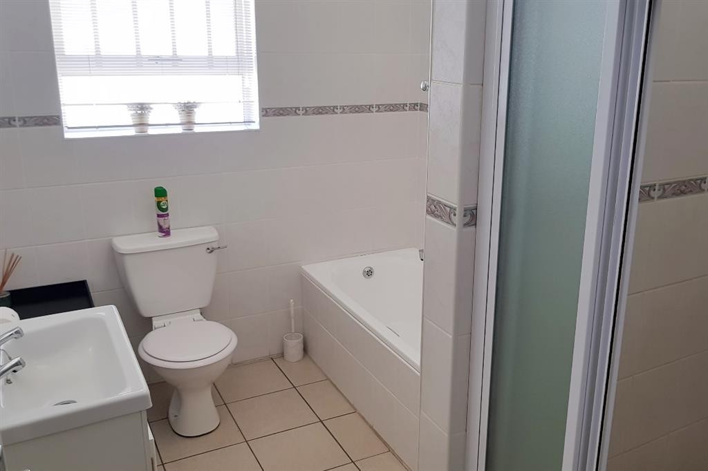 20190322_011553_14_DK_2nd_bathroom