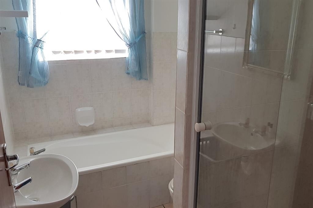 20181102_122039_8_KN_Bathroom