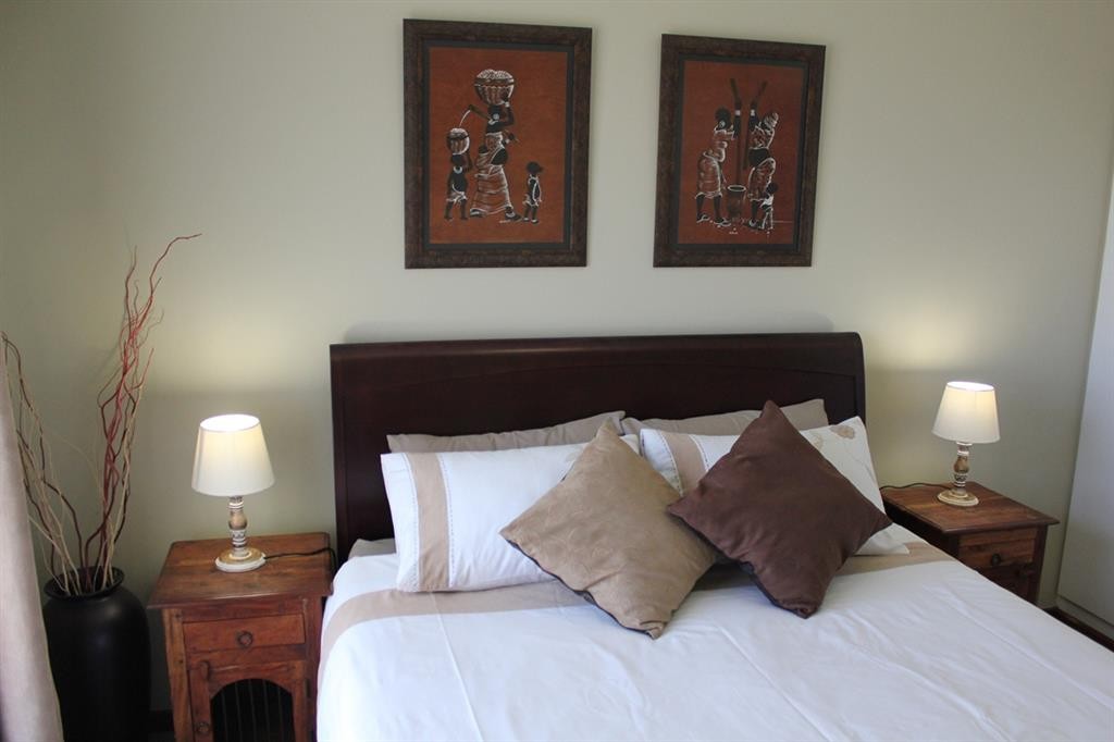 20171012_041833_7_SV_Main_Bedroom