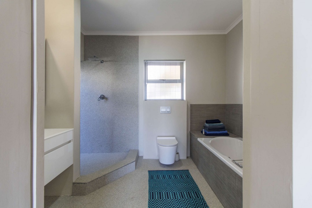 gordons-bay-self-catering-accommodation-18-suikerbossie-02