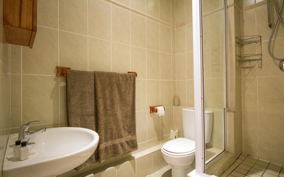 self-catering-accommodation-gordons-bay-port-suite-08