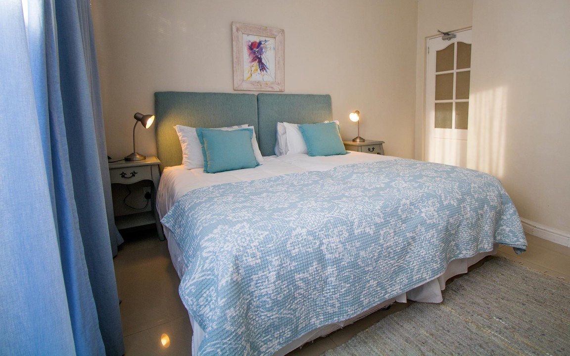 self-catering-accommodation-gordons-bay-port-suite-09