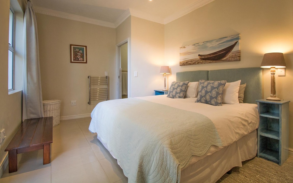 self-catering-accommodation-gordons-bay-port-suite-12
