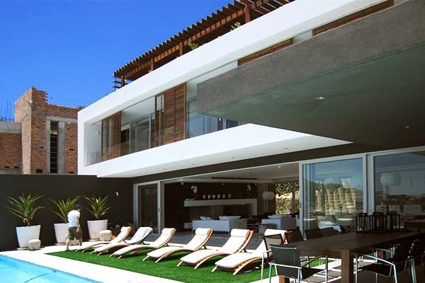 07. Property view back facing