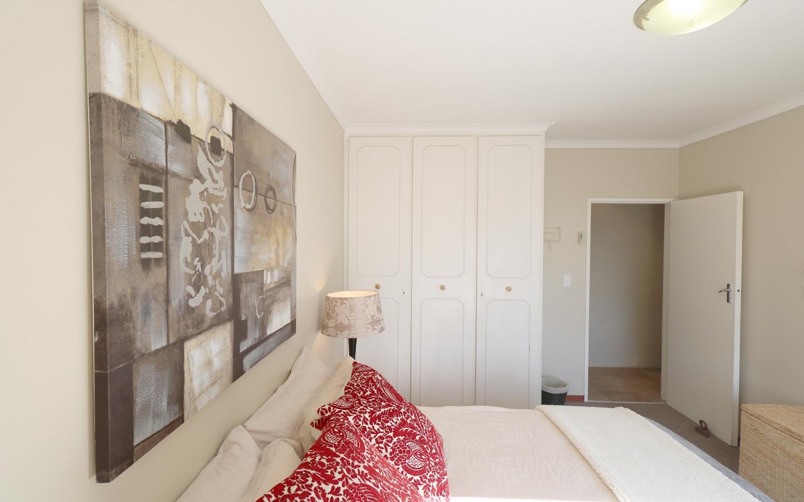 self-catering-accommodation-gordons-bay-milkwood-house-10