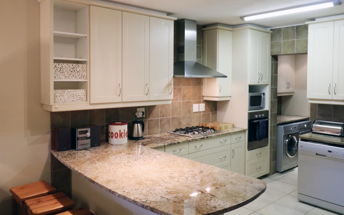 self-catering-accommodation-gordons-bay-milkwood-house-18