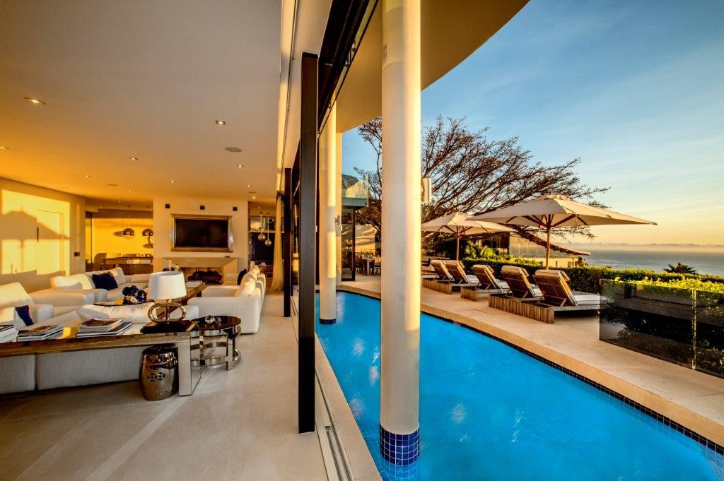 06. Lounge and Swimming Pool