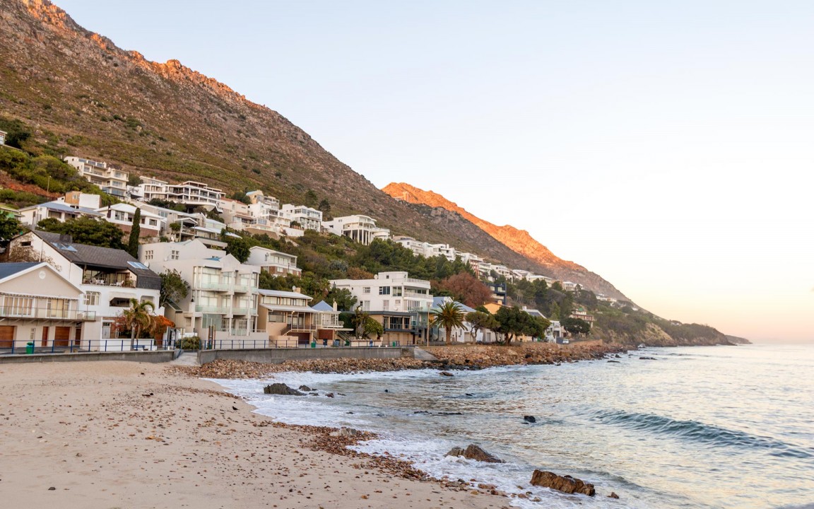 self-catering-accommodation-gordons-bay-port-suite-00