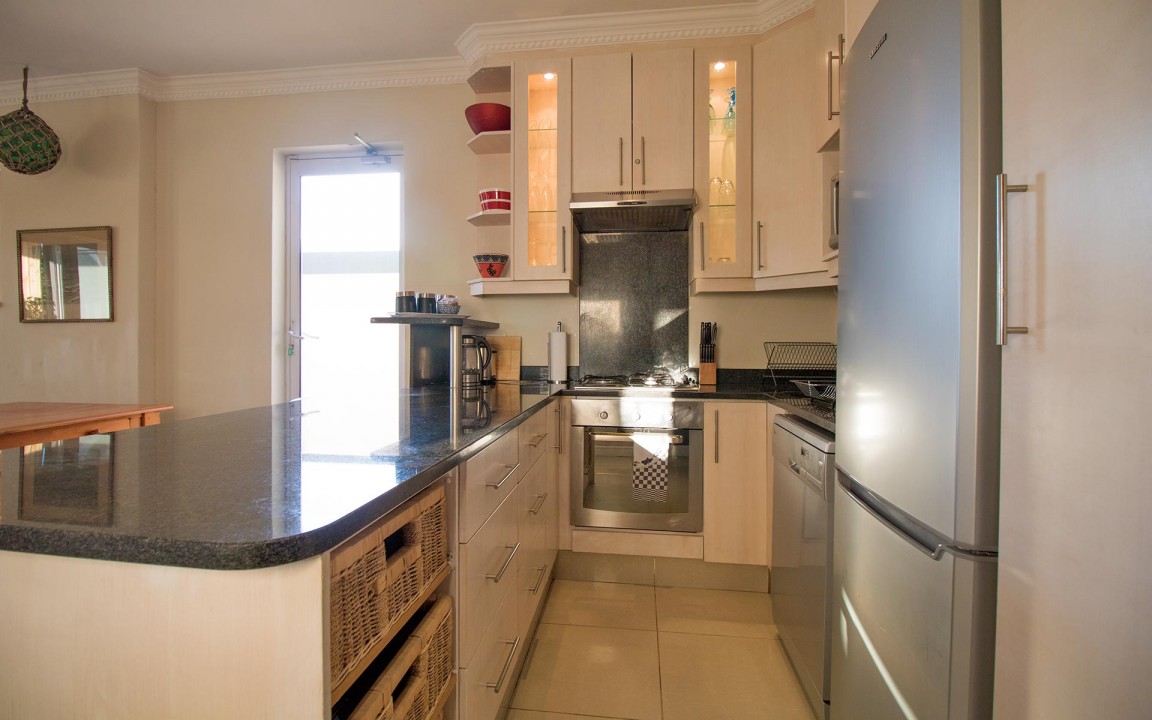 self-catering-accommodation-gordons-bay-port-suite-17