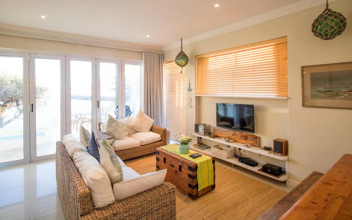 self-catering-accommodation-gordons-bay-port-suite-21