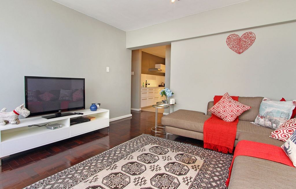 Lounge-towards-kitchen