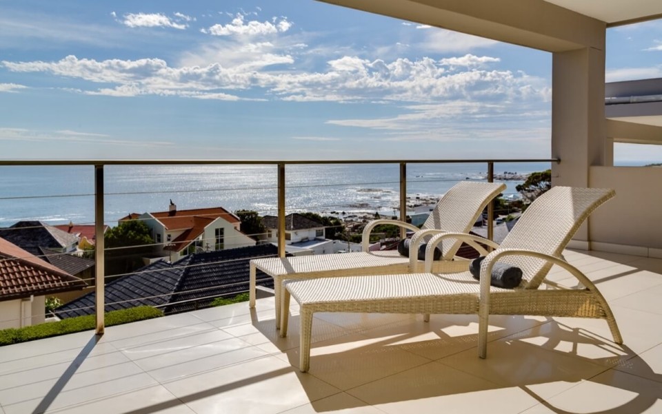 villa-rental-vacation-home-cape-town-camps-bay-finchley-BEDBATH01-960x601_c