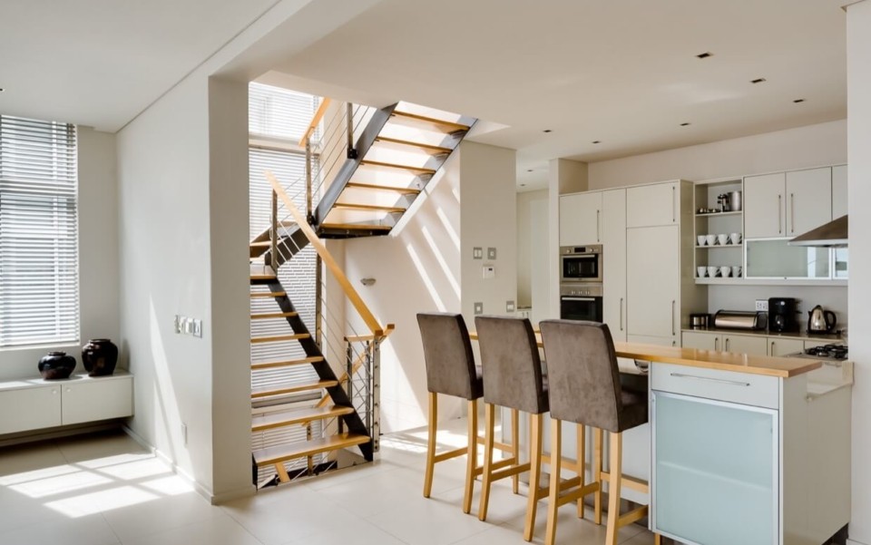 villa-rental-vacation-home-cape-town-camps-bay-finchley-LIVING03-960x601_c