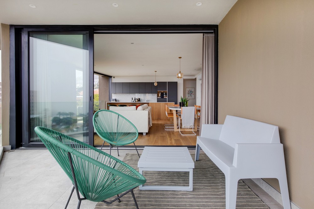 2-bedroom-apartment-with-balcony-in-sea-point