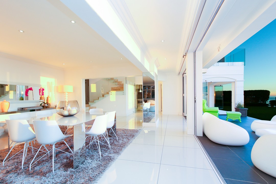 17.-Open-Plan-dining-and-lounge-area