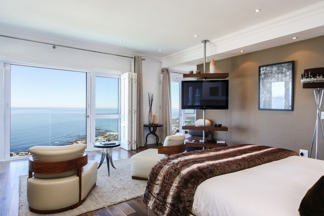 21.-Master-Bedroom-Suite