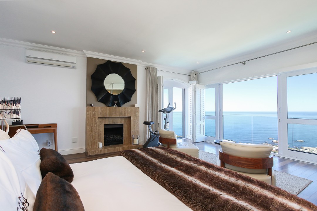 24.-Master-Bedroom-Suite