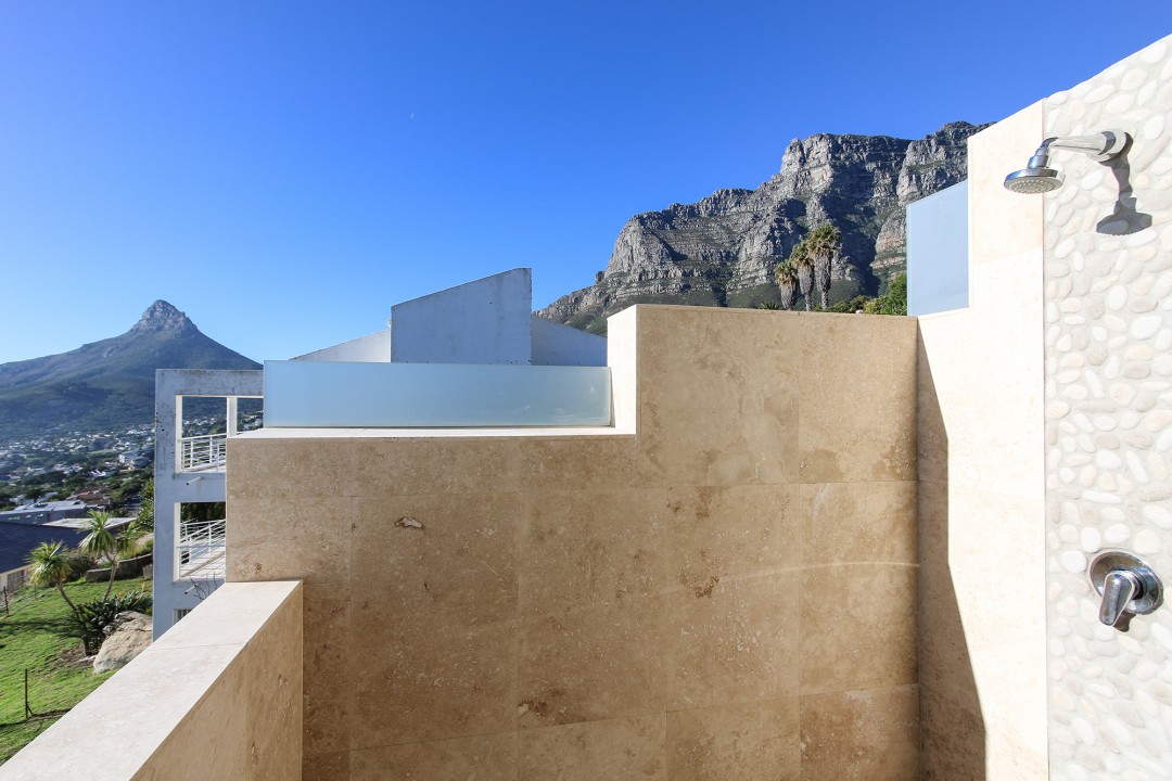 28.-Madiba-Master-bedroom-outdoor-shower