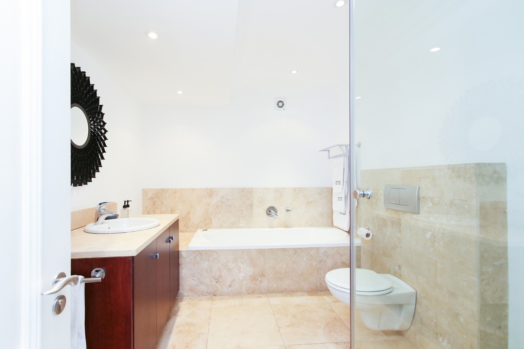 33.-Out-of-Africa-ensuite-bathroom