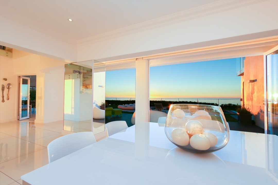 56.-Open-Plan-dining-and-lounge-area