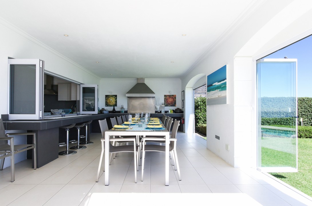 58.-Long-Table-Dining-BBQ-Area