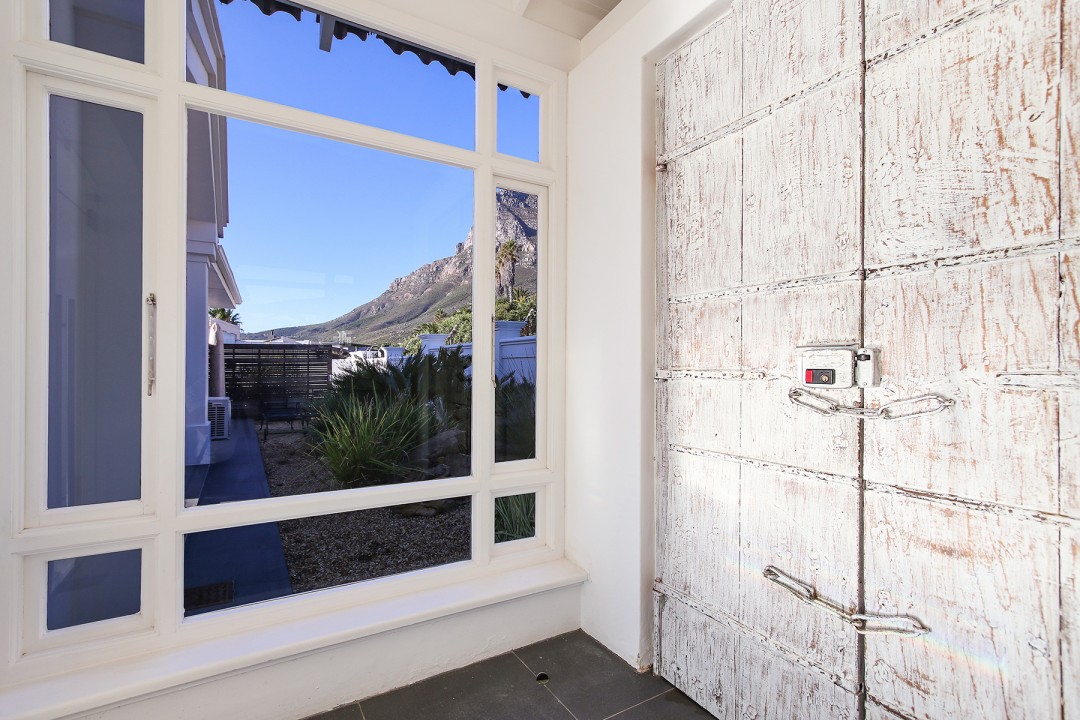 64.-Entrance-view-from-Front-Door