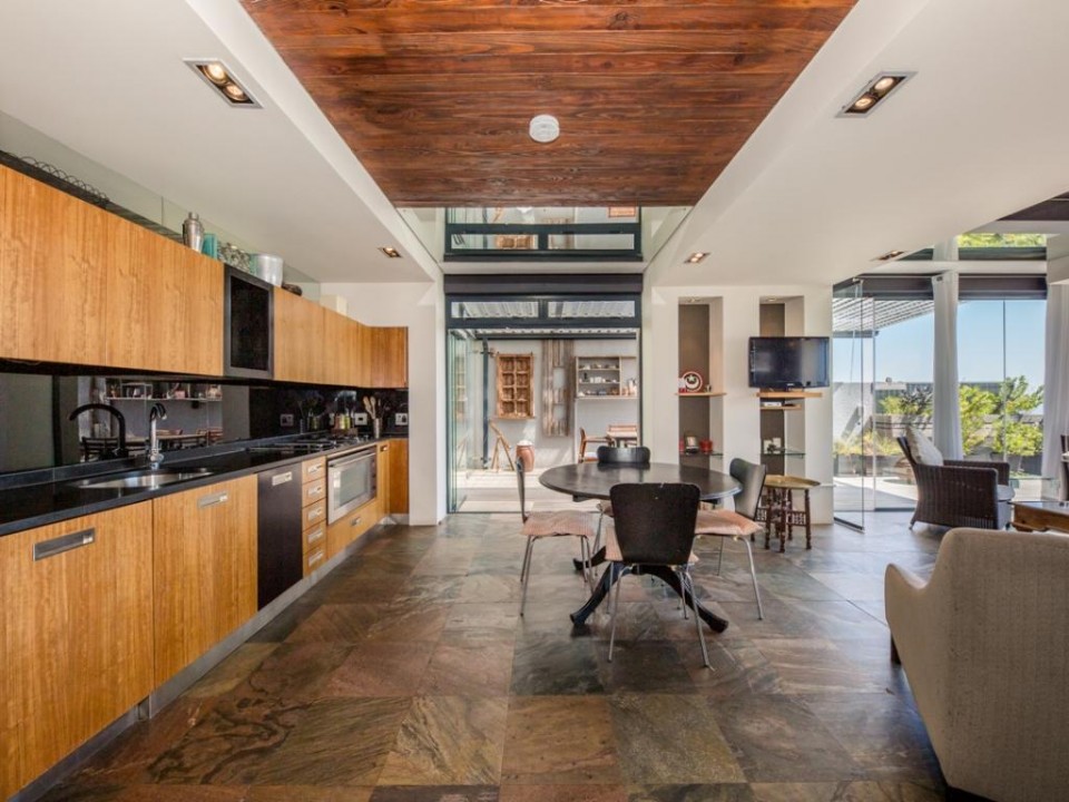 6fb93f9f-f101-481c-804e-969fba3c8a7d