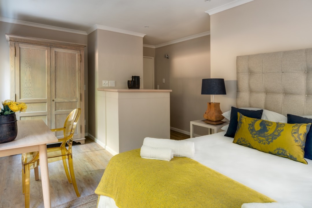 SeaSky_Villa_Management_15_Woodford_Hamish_Niven_Photography_Bedroom_3