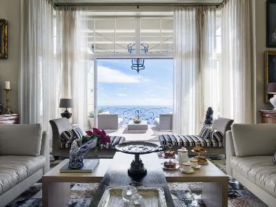 Ocean-View Lounge at 21 Nettleton