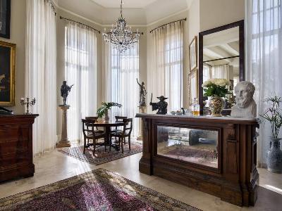 Refined Classical Elegance at 21 Nettleton