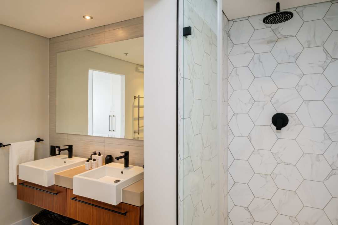 Contemporary Bathroom Design at 413 Harbour Bridge