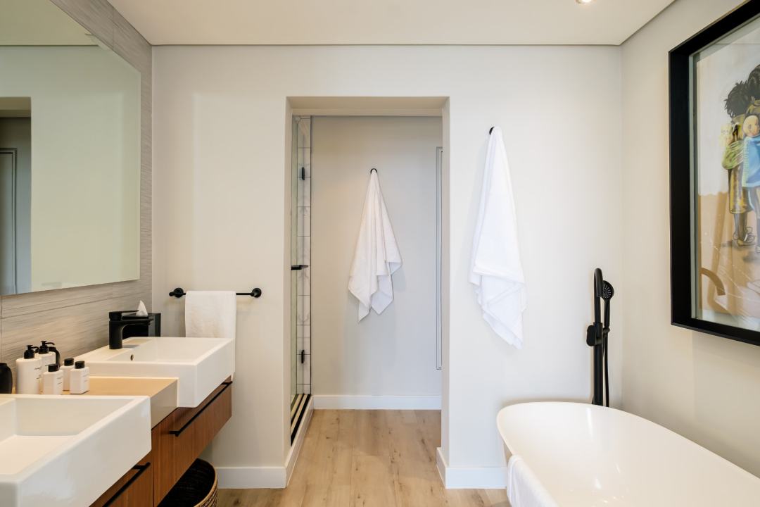 Contemporary Bathroom Elegance at 413 Harbour Bridge